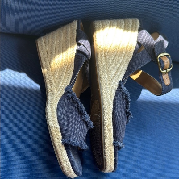 Lucky Brand Black Espadrille Shoes with Cross-Strap Design - Picture 3 of 5